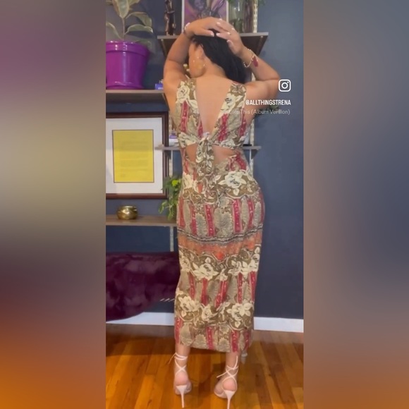 VINTAGE STATEMENT DRESS - Picture 5 of 6